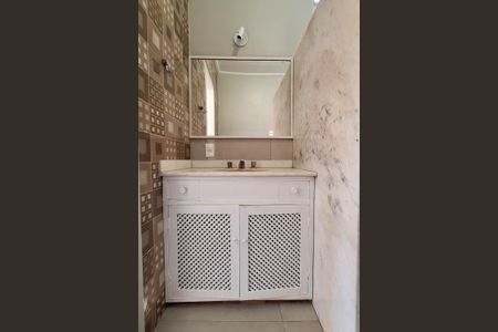 Apartamento à venda com 130m², 3 quartos e 2 vagas Apartamento à venda com 130m², 3 quartos e 2 vagasBanheiro da Suíte 1