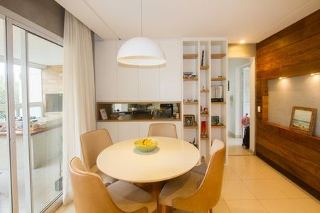 Apartamento à venda com 138m², 3 quartos e 2 vagas Apartamento à venda com 138m², 3 quartos e 2 vagasSala