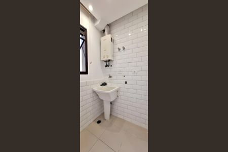 Banheiro de apartamento para alugar com 1 quarto, 57m² em Jardim Ampliacao, São Paulo