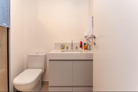 Apartamento para alugar com 115m², 2 quartos e 3 vagas Apartamento para alugar com 115m², 2 quartos e 3 vagasBanheiro da Suíte 2