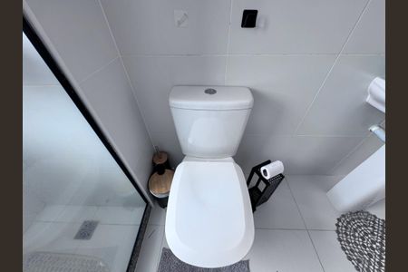 Apartamento à venda com 74m², 2 quartos e 1 vaga Apartamento à venda com 74m², 2 quartos e 1 vagaBanheiro da Suíte