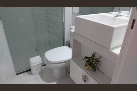 Apartamento à venda com 64m², 3 quartos e 1 vaga Apartamento à venda com 64m², 3 quartos e 1 vagaBANHEIRO