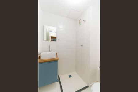 Banheiro de kitnet/studio para alugar com 1 quarto, 15m² em Vila Santa Clara, São Paulo