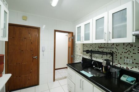 Apartamento à venda com 87m², 4 quartos e 2 vagas Apartamento à venda com 87m², 4 quartos e 2 vagasCozinha e Área de Serviço