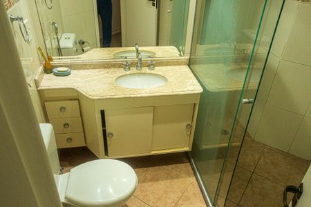 Apartamento à venda com 144m², 2 quartos e 2 vagas Apartamento à venda com 144m², 2 quartos e 2 vagasBanheiro da Suíte