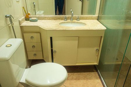 Apartamento à venda com 144m², 2 quartos e 2 vagas Apartamento à venda com 144m², 2 quartos e 2 vagasBanheiro da Suíte