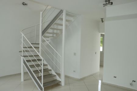 Sala de casa de condomínio para alugar com 2 quartos, 125m² em Granja Viana, Cotia
