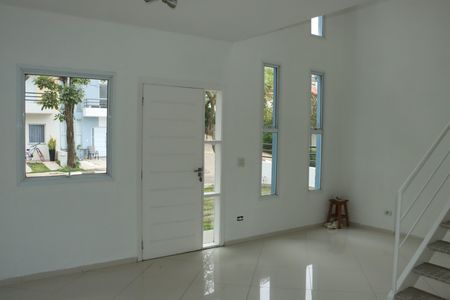 Sala de casa de condomínio para alugar com 2 quartos, 125m² em Granja Viana, Cotia