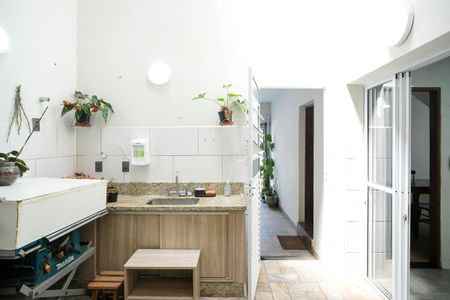 Casa à venda com 150m², 3 quartos e 1 vagaÁrea de serviço