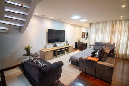 Sala de TV de casa à venda com 4 quartos, 242m² em Cidade Monções, São Paulo