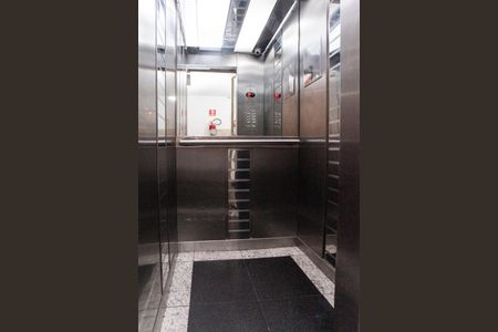 Apartamento à venda com 64m², 2 quartos e 1 vaga Apartamento à venda com 64m², 2 quartos e 1 vagaElevador