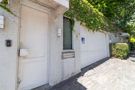 Casa à venda com 318m², 3 quartos e 4 vagasFachada
