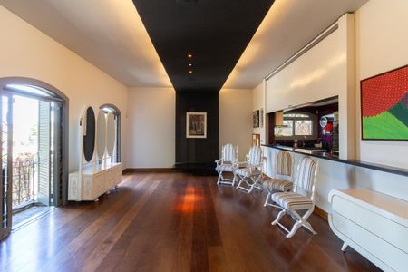 Casa à venda com 318m², 3 quartos e 4 vagasSala