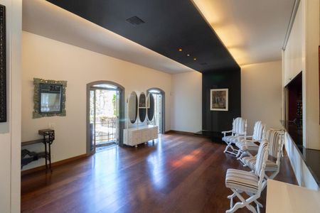 Casa à venda com 318m², 3 quartos e 4 vagasSala