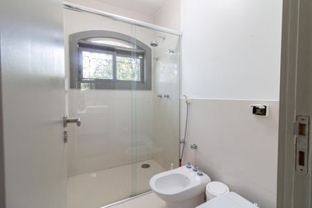 Casa à venda com 318m², 3 quartos e 4 vagasBanheiro da Suíte 1