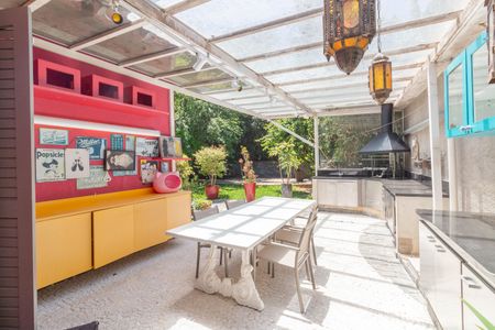 Casa à venda com 318m², 3 quartos e 4 vagasÁrea de lazer