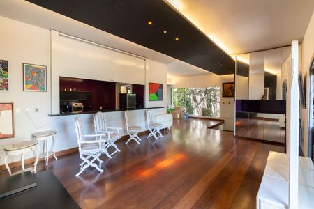 Casa à venda com 318m², 3 quartos e 4 vagasSala