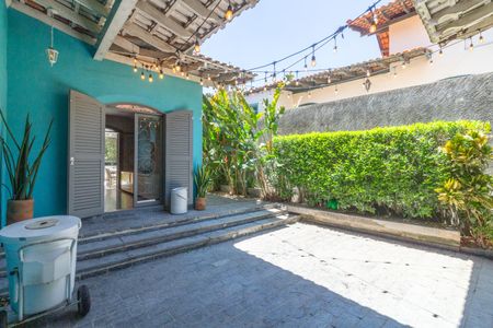 Casa à venda com 318m², 3 quartos e 4 vagasÁrea de lazer