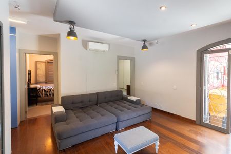 Casa à venda com 318m², 3 quartos e 4 vagasSala de tv