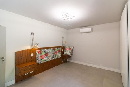 Casa à venda com 318m², 3 quartos e 4 vagasSuíte 2