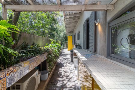 Casa à venda com 318m², 3 quartos e 4 vagasCorredor