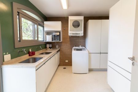 Casa à venda com 318m², 3 quartos e 4 vagasÁrea de Serviço