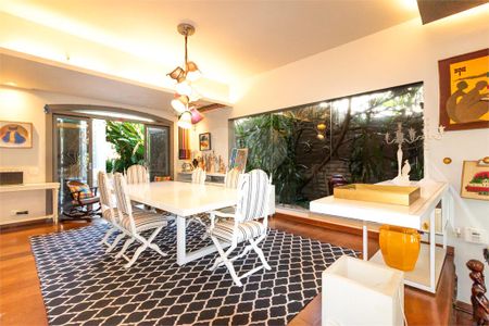 Casa à venda com 3 quartos, 318m² em Butantã, São Paulo