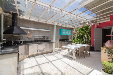 Casa à venda com 318m², 3 quartos e 4 vagasÁrea de lazer