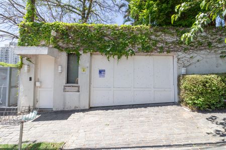 Casa à venda com 318m², 3 quartos e 4 vagasFachada