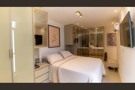 Apartamento à venda com 230m², 3 quartos e 2 vagas Apartamento à venda com 230m², 3 quartos e 2 vagasSuíte