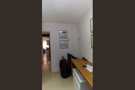 Apartamento à venda com 230m², 3 quartos e 2 vagas Apartamento à venda com 230m², 3 quartos e 2 vagasEscritório