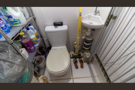 Apartamento à venda com 230m², 3 quartos e 2 vagas Apartamento à venda com 230m², 3 quartos e 2 vagasBanheiro de Serviço