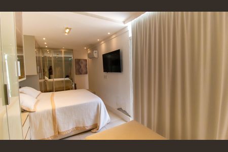 Apartamento à venda com 230m², 3 quartos e 2 vagas Apartamento à venda com 230m², 3 quartos e 2 vagasSuíte