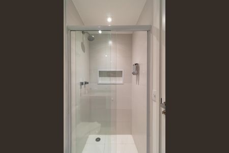 Banheiro de kitnet/studio para alugar com 1 quarto, 25m² em Perdizes, São Paulo