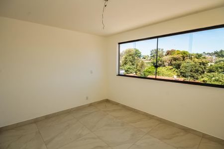Casa à venda com 200m², 3 quartos e 2 vagasSuíte