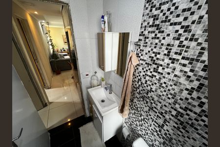 Apartamento à venda com 56m², 2 quartos e 1 vaga Apartamento à venda com 56m², 2 quartos e 1 vagaBanheiro