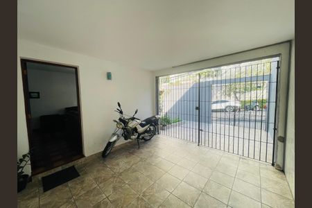 Casa à venda com 75m², 1 quarto e 2 vagas Casa à venda com 75m², 1 quarto e 2 vagasGaragem