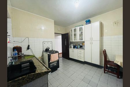 Casa à venda com 75m², 1 quarto e 2 vagas Casa à venda com 75m², 1 quarto e 2 vagasCozinha