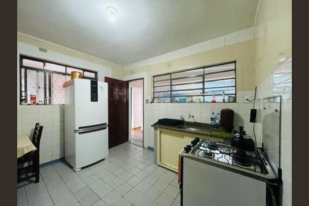Casa à venda com 75m², 1 quarto e 2 vagas Casa à venda com 75m², 1 quarto e 2 vagasCozinha