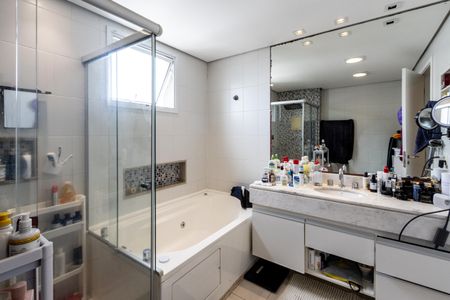 Apartamento à venda com 187m², 3 quartos e 3 vagasQuarto 4 - Banheiro da Suite