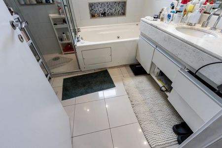 Apartamento à venda com 187m², 3 quartos e 3 vagasQuarto 4 - Banheiro da Suite