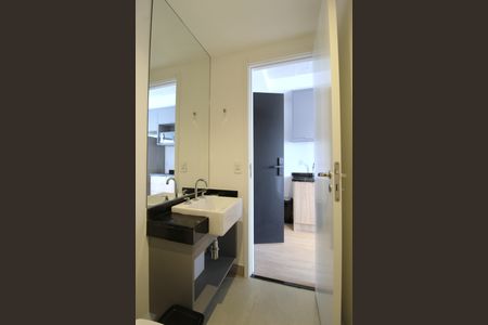 Banheiro de kitnet/studio para alugar com 1 quarto, 24m² em Indianópolis, São Paulo