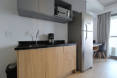 Cozinha de kitnet/studio para alugar com 1 quarto, 24m² em Indianópolis, São Paulo