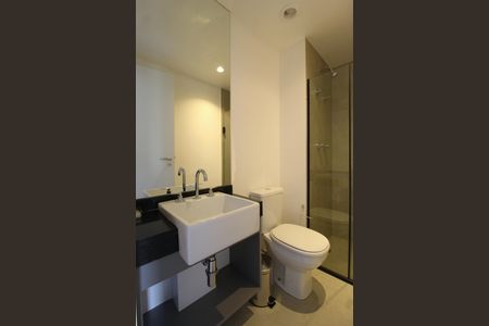 Banheiro de kitnet/studio para alugar com 1 quarto, 24m² em Indianópolis, São Paulo