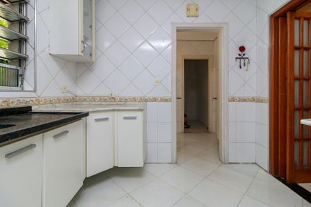 Casa à venda com 191m², 4 quartos e 4 vagas Casa à venda com 191m², 4 quartos e 4 vagasCozinha