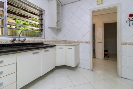 Casa à venda com 191m², 4 quartos e 4 vagas Casa à venda com 191m², 4 quartos e 4 vagasCozinha