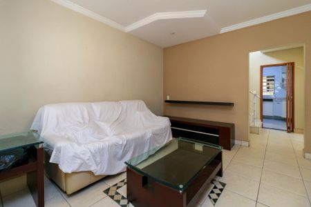 Casa à venda com 191m², 4 quartos e 4 vagas Casa à venda com 191m², 4 quartos e 4 vagasSala