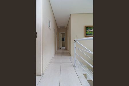 Casa à venda com 191m², 4 quartos e 4 vagas Casa à venda com 191m², 4 quartos e 4 vagasCorredor