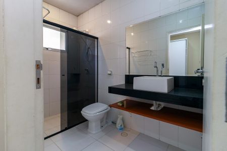 Casa à venda com 191m², 4 quartos e 4 vagas Casa à venda com 191m², 4 quartos e 4 vagasBanheiro da Suíte