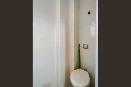 Apartamento à venda com 75m², 2 quartos e sem vaga Apartamento à venda com 75m², 2 quartos e sem vagaBanheiro de serviço
